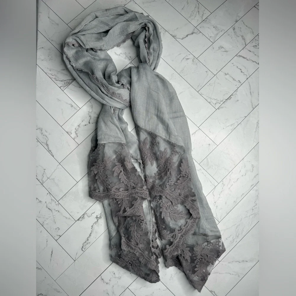 Embroidered Women's Scarf - 80% Viscose, 20% Cotton
